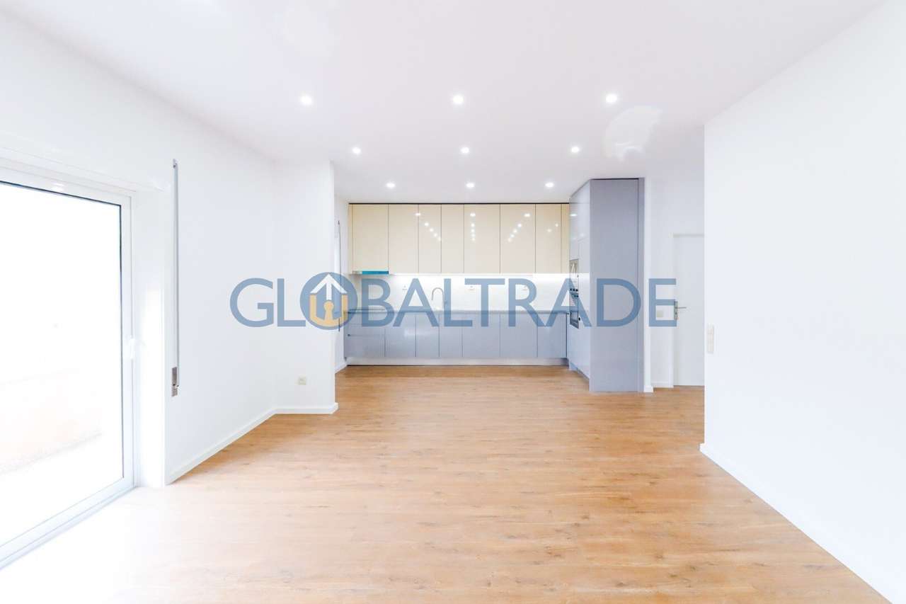 Apartamento T3 Renovado & Equipado em Águas Santas-0