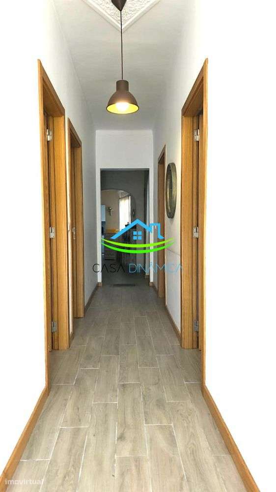 Moradia T5 com 5 Wcs  com pátio e  T1 Independente - Grande imagem: 5/60