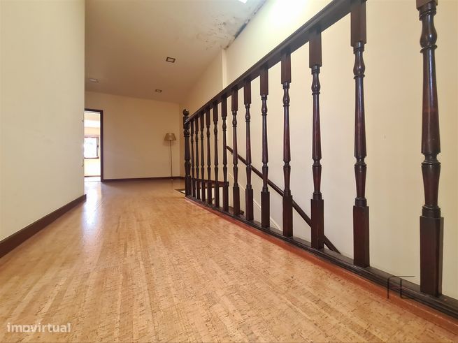 Casa de dois pisos com quintal, Junto Av. Fernão de Magalhães, Porto-2