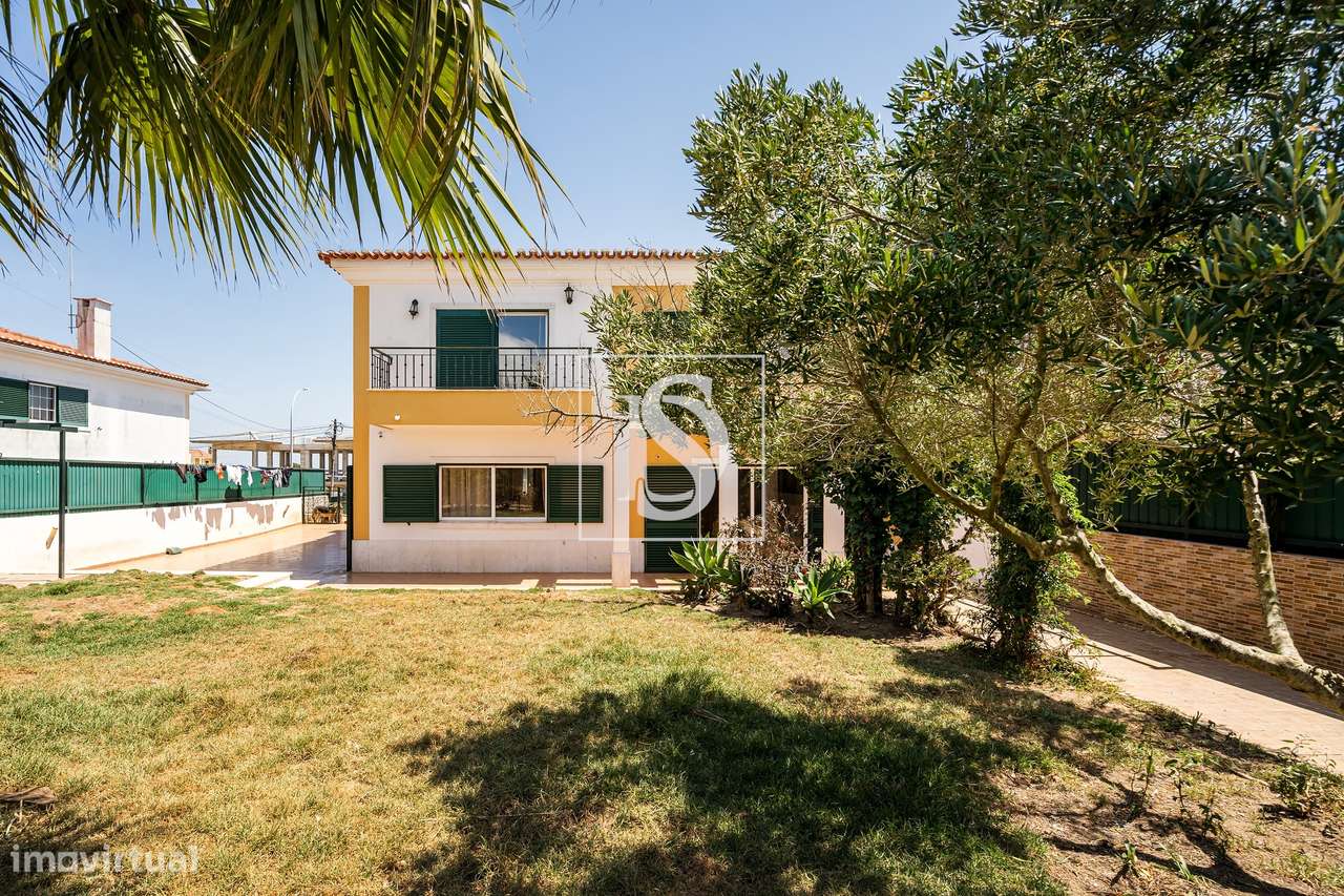 Moradia T5 em Manique de Cima com 3 Pisos-20