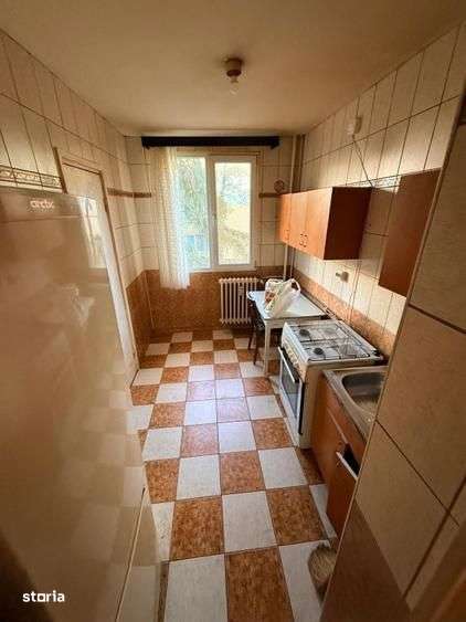 Apartament 3 camere decomandat + boxă – Drumul Taberei – necesită reno - Imagine principală: 4/15