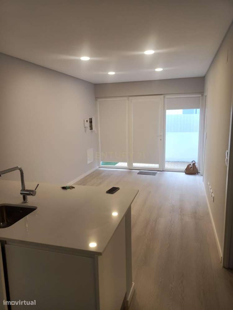 Apartamento T2 semi-novo, no Alto do Seixalinho, Barreiro-7