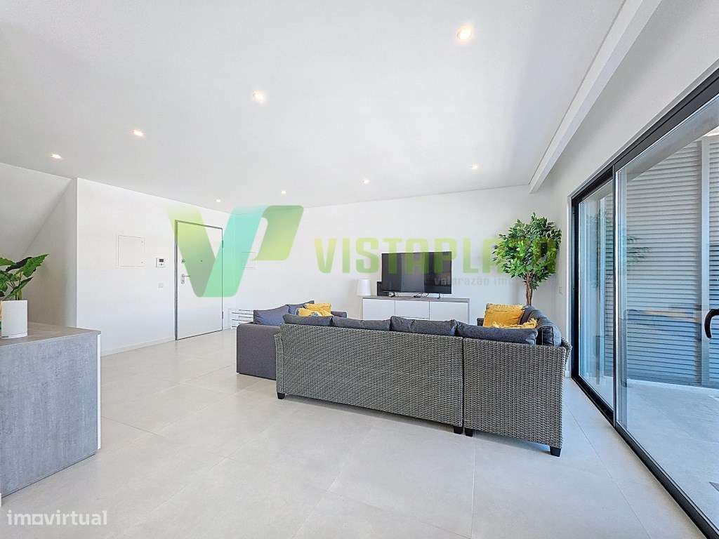 Apartamento Duplex com Terraço e Vista Panorâmica, piscina e garage...-10