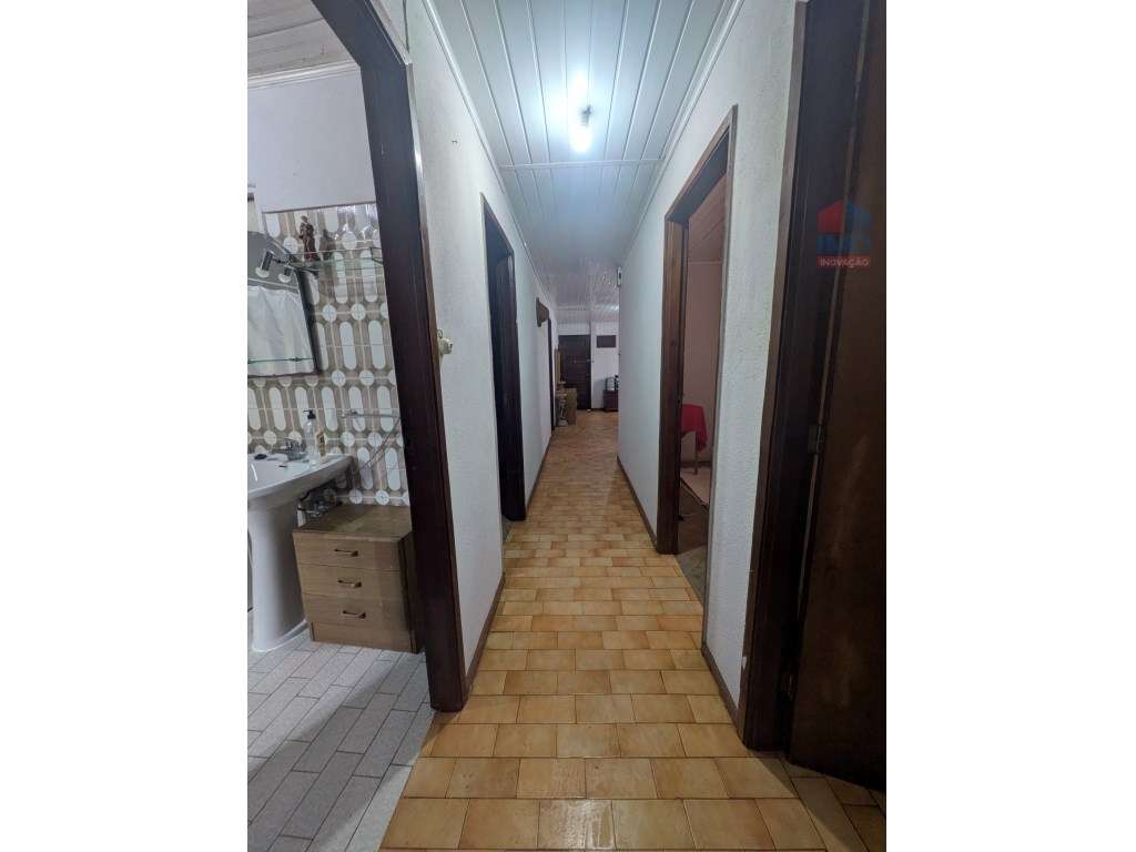 MORADIA T2 COM POTENCIAL PARA HABITAÇÃO OU INVESTIMENTO PERTO DO HO...-5