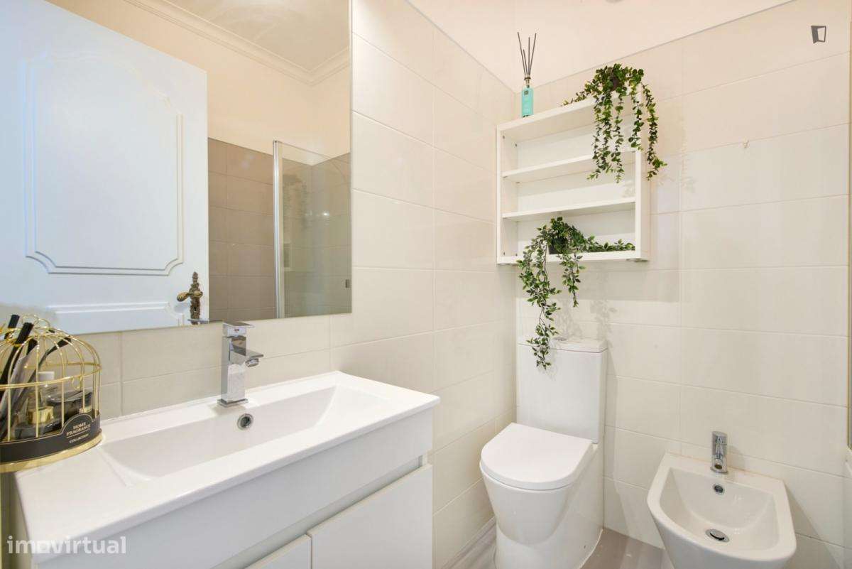 Quarto - localizado em Benfica Lisbon - Grande imagem: 2/10