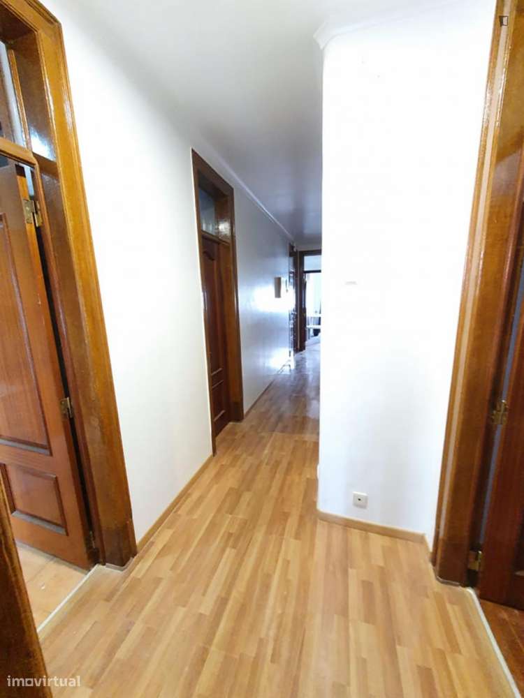 Quarto - localizado em Anjos Lisbon - Grande imagem: 2/10