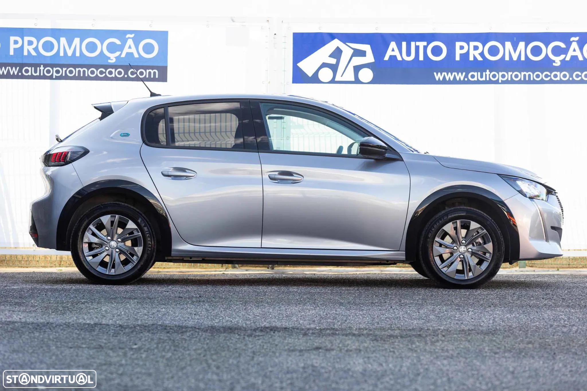 Peugeot e-208 Allure Pack - 14