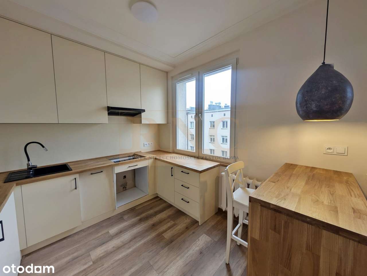 Dwa pokoje po generalnym remoncie | Sztukateria i cegła | 48,6 m2 - Pełny obrazek: 4/16