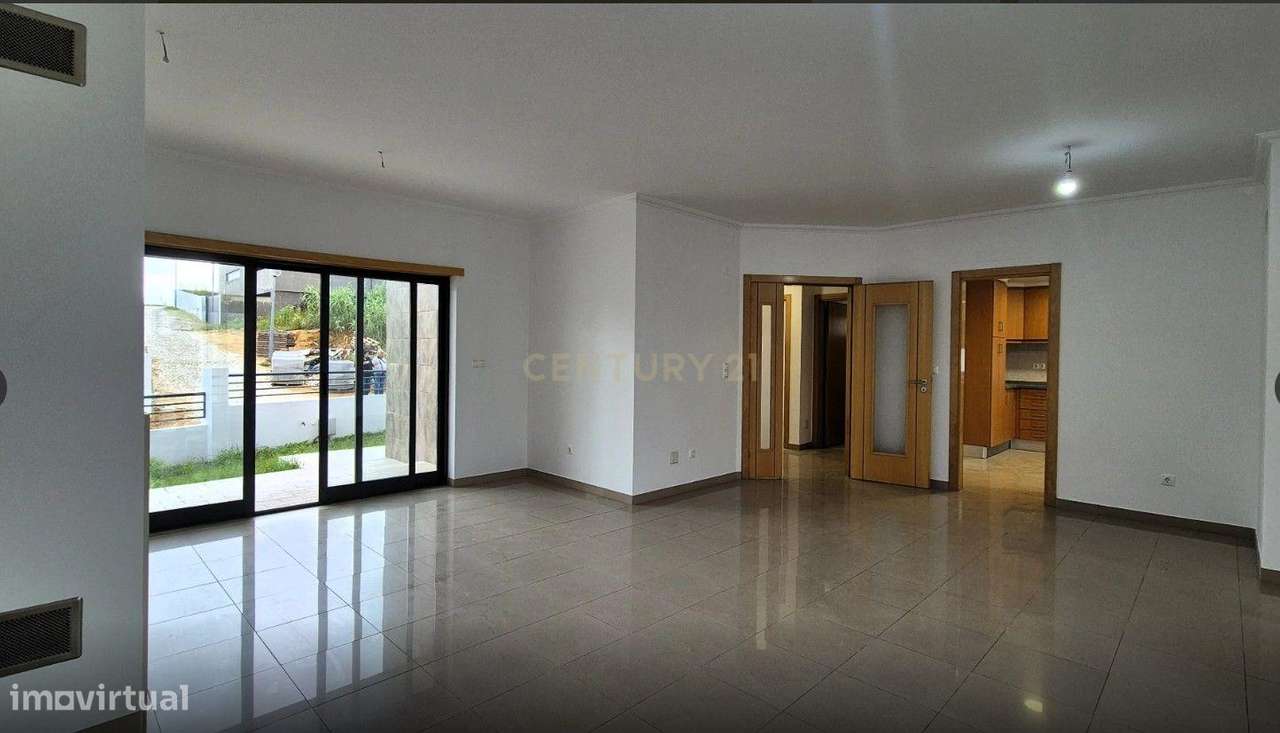 Moradia Isolada T5 de Arquitetura Moderna com Garagem – Quinta da Alem-20