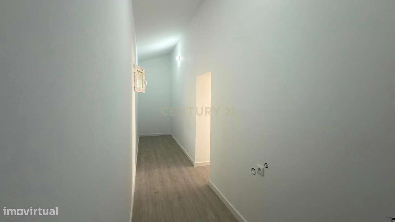 Moradia T2+1 Totalmente Renovada em Montemor-o-Velho-9