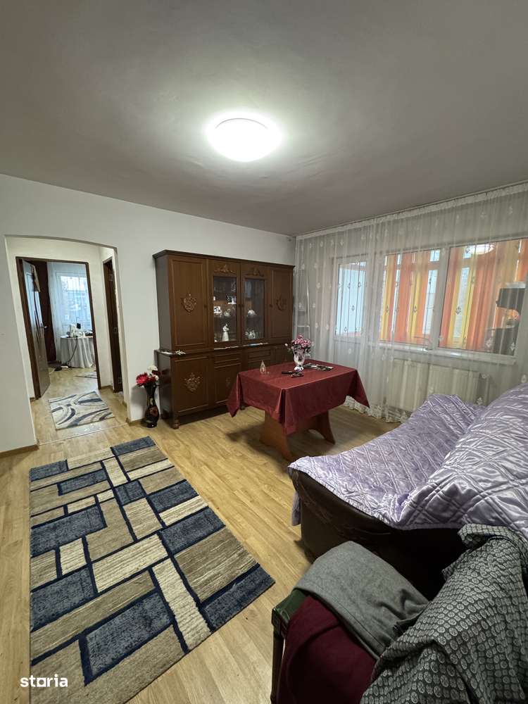 Vand apartament cu 3 camere spatios-3