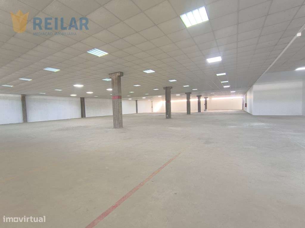 Camarate - Armazém 2.156 m2 - Grande imagem: 2/21