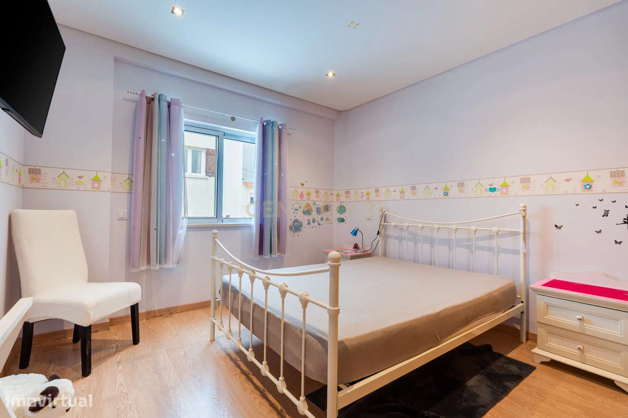 Moradia isolada moderna T3 com cave de 90 m2 em Mexilhoeira Grande, Po-11