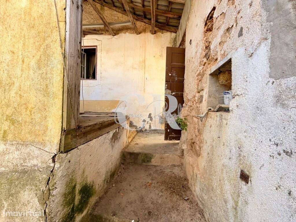 Moradia para recuperar no centro da vila de Figueiró dos Vinhos-27