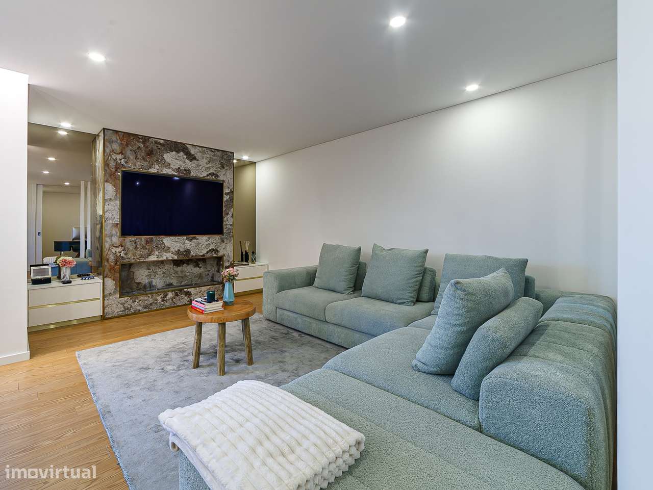 Exclusivo apartamento T3+1 seminovo, com 190m2, três frentes e box-5