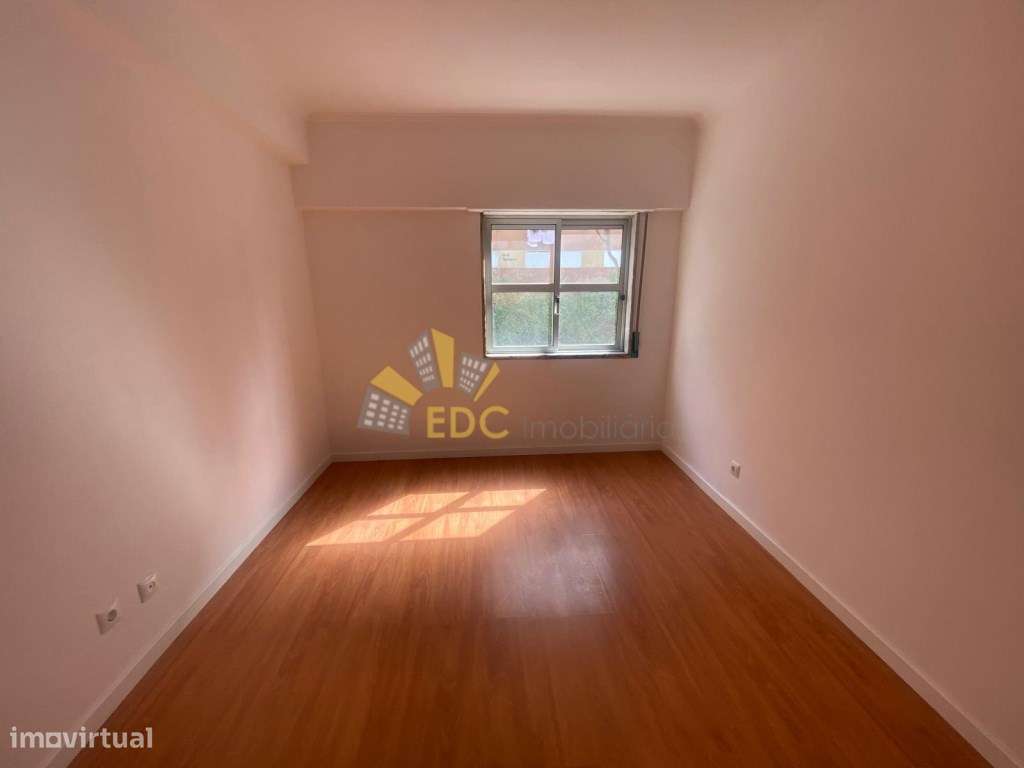 Apartamento T2 Transformado em T3 | A 5 Minutos da Estação | Tapada...-14