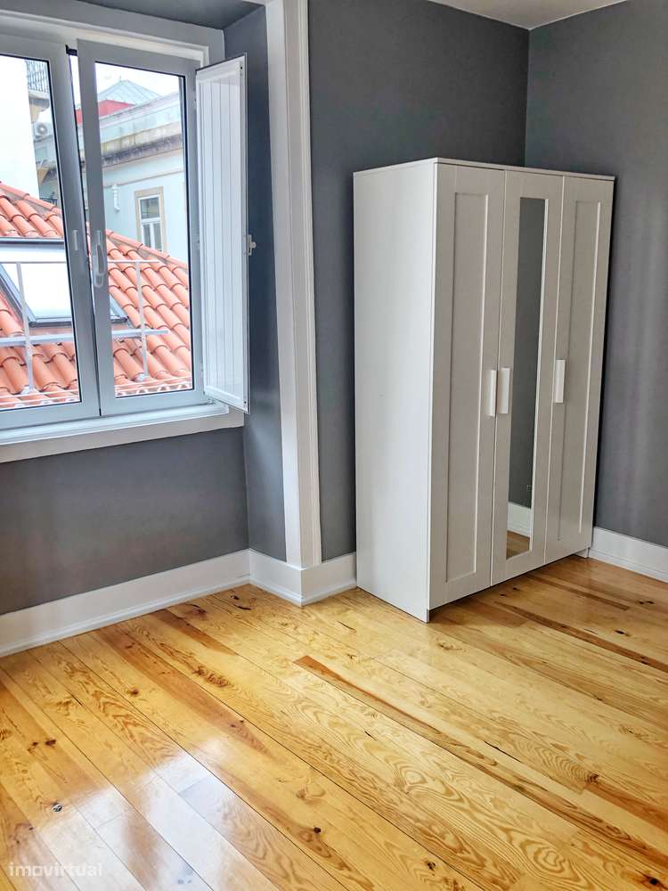 T2 renovado com muita luz em Alfama - Grande imagem: 2/19