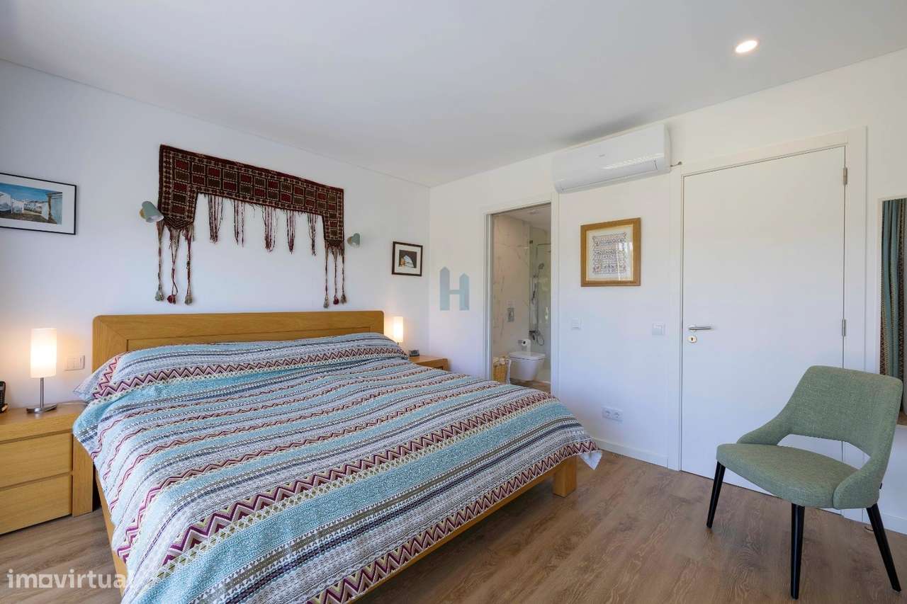 Moradia, semi-nova, com piscina e garagem-27