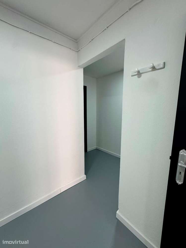 Garagem espaçosa com 146 m² – Braga - Grande imagem: 5/32