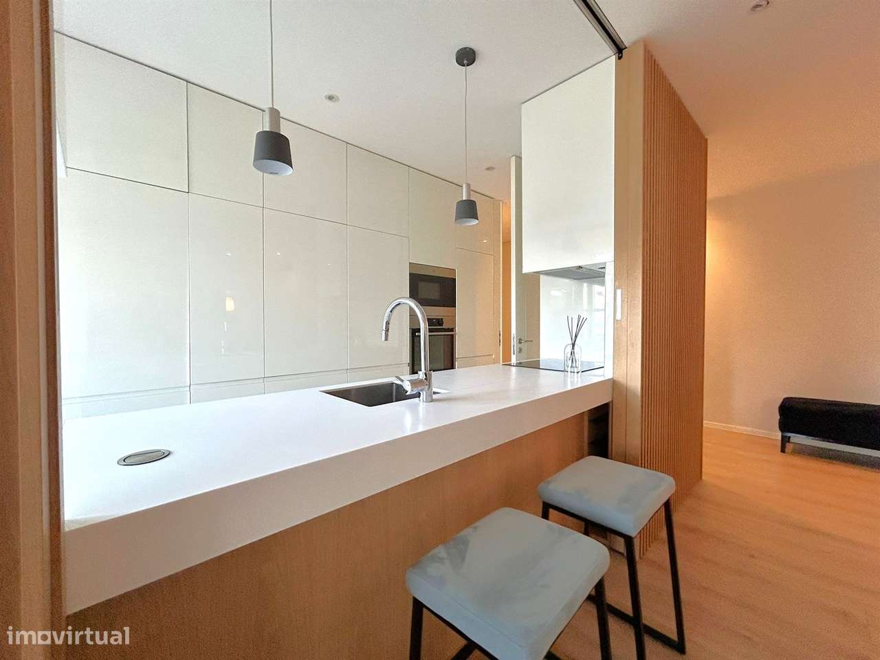 Apartamento T2 renovado com varanda e garagem | Mota Galiza - Grande imagem: 5/28