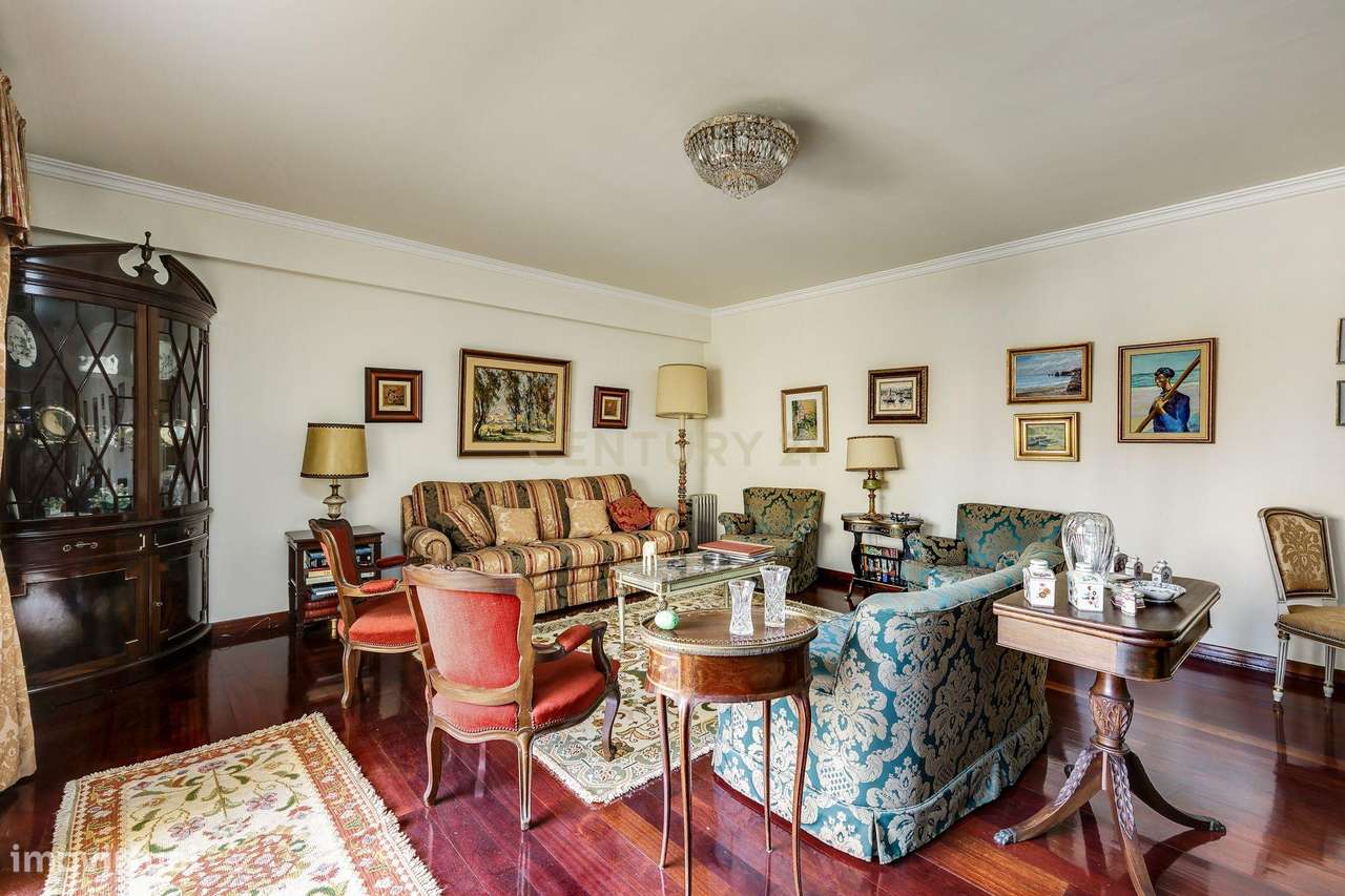 Apartamento T3 em Algés com Varandas e Garagem - Grande imagem: 4/24