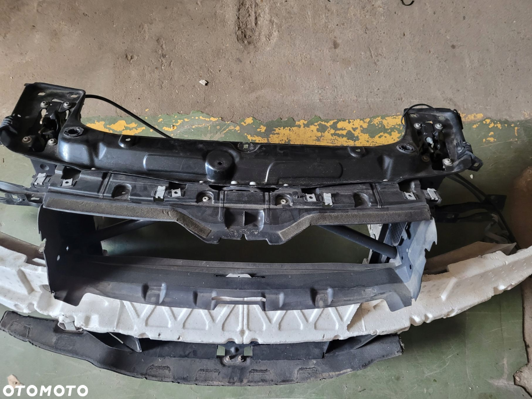 Wzmocnienie pas przedni Mpakiet BMW F30 F31 3.0d N57 7245786 chłodnice 258k - 3