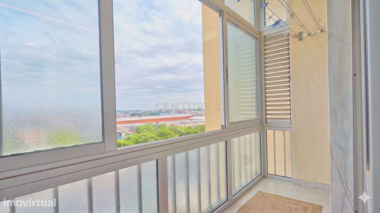 Apartamento T2 com Varanda na Venteira, Amadora-16