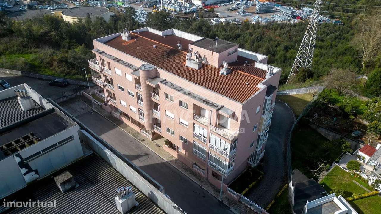 Apartamento T2 c/ varanda em Canelas-24