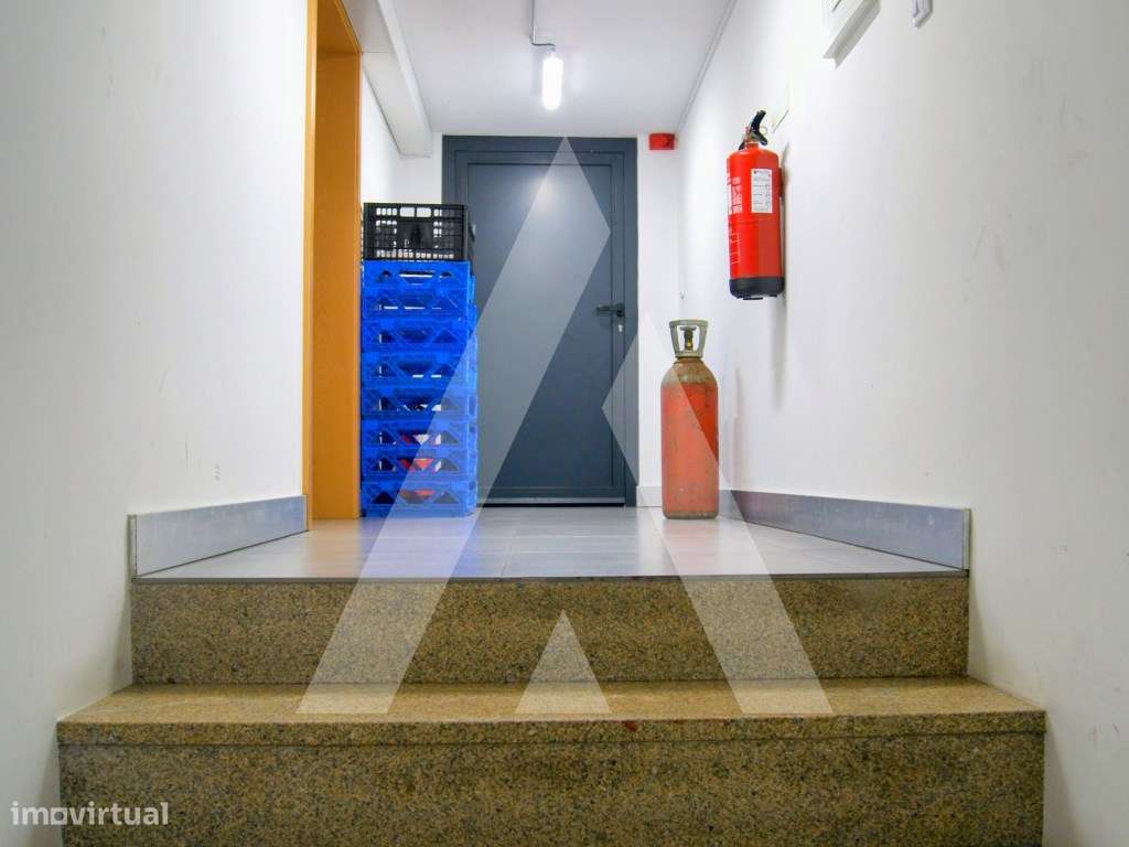 Café para Trespasse no Centro de Albergaria-a-Velha, com jogos da S...-27