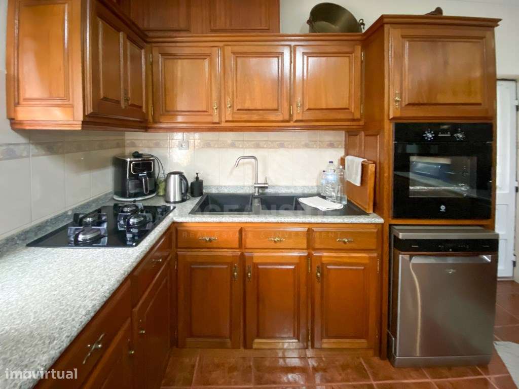 Moradia Independente Em Escalos De Baixo-6