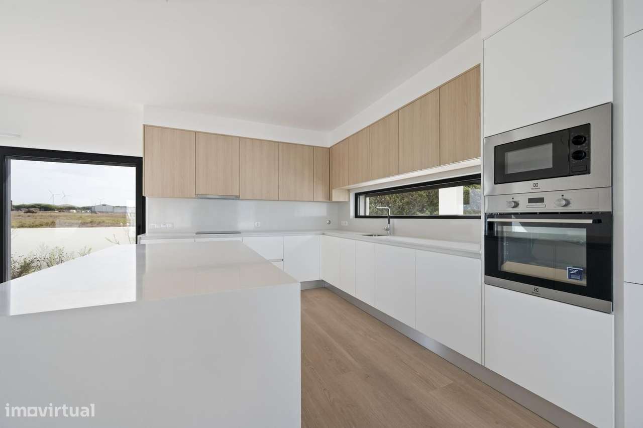 Moradia Isolada T3 com piscina, Porto Covo, Sines - Grande imagem: 4/38