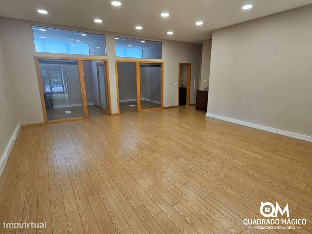 Loja à Venda em Ramalde com Localização Estratégica junto ao Hospit...-11