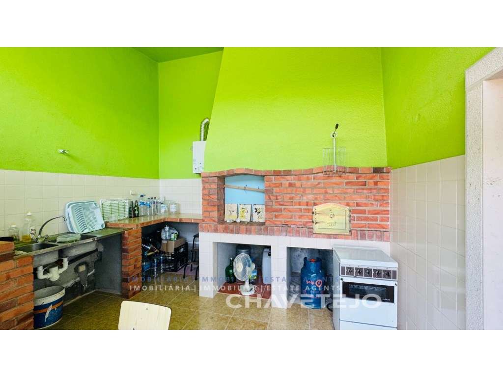 Quintinha T4 com Amplas zona para Oficinas, Terreno Plano e Enorme ...-39