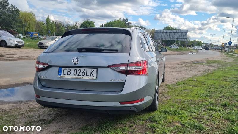 Skoda Superb 2.0 TDI L&K DSG - 10