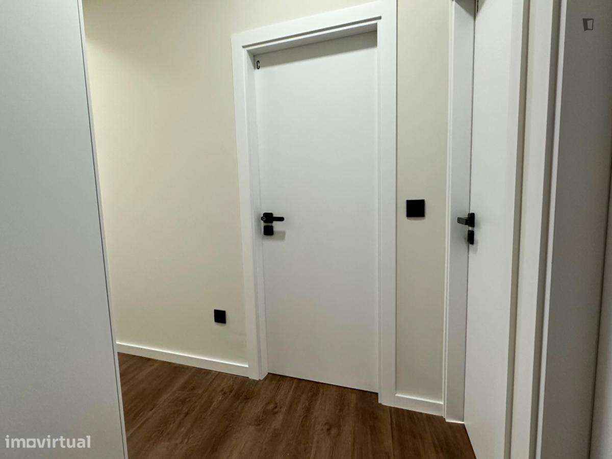 Quarto - localizado em Pedrouços Porto - Grande imagem: 2/6
