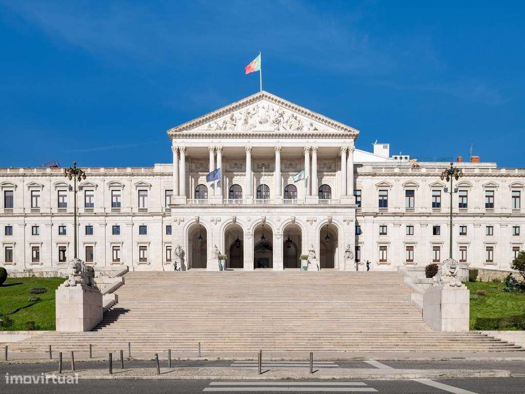 Apartamento T2 com varanda e vista rio em Lisboa-26