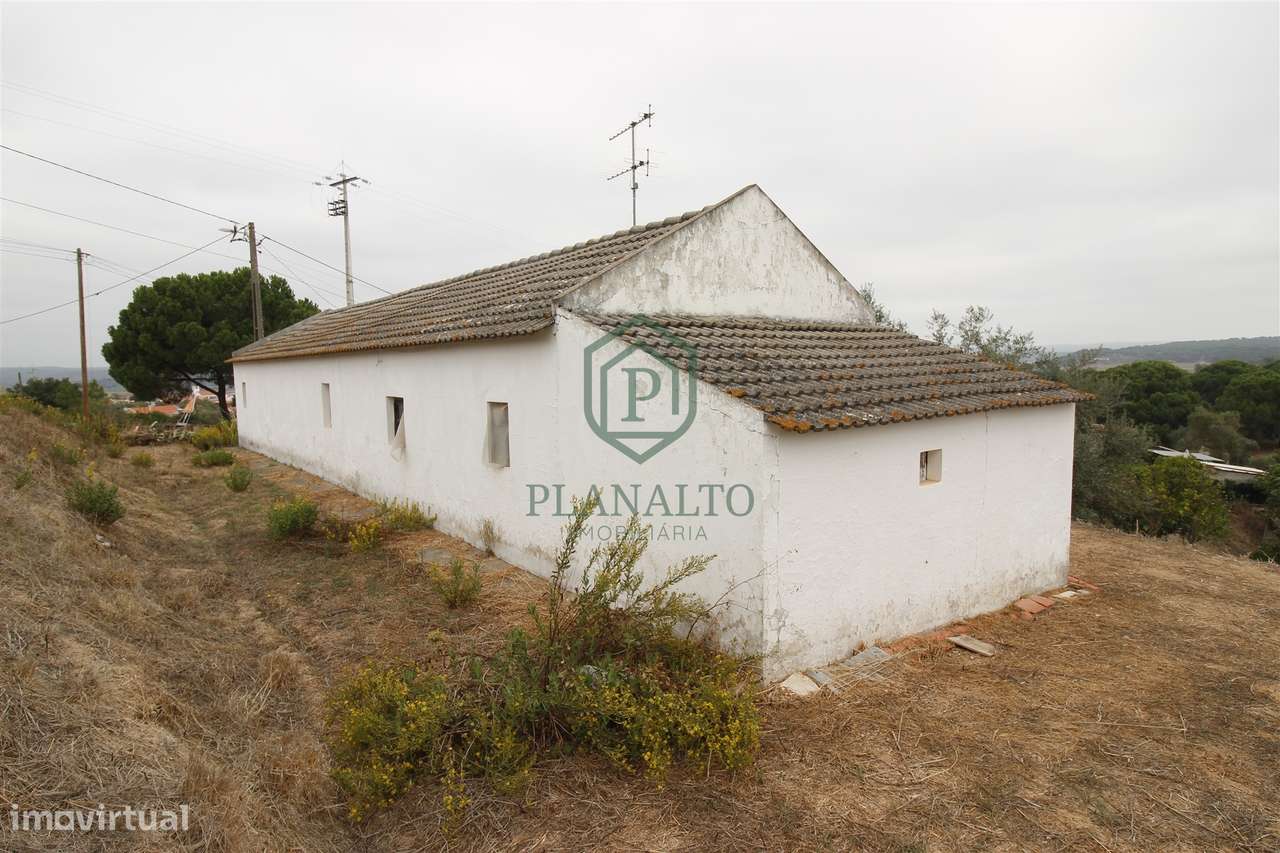 Oportunidade Única! Imóvel com Potencial para Recuperação no Couço – C - Grande imagem: 5/28