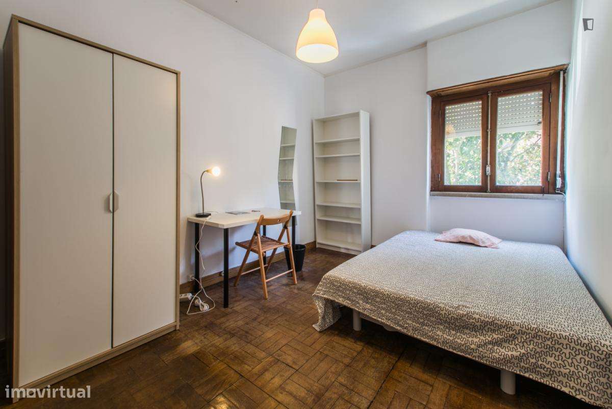 Quarto - localizado em Estrela Lisbon - Grande imagem: 5/7