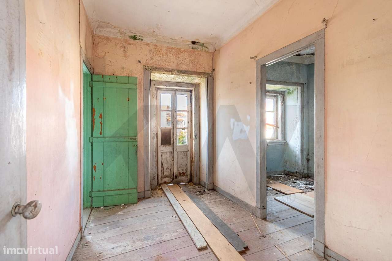 PRÉDIO EM RUÍNA c/ 3 APARTAMENTOS - 230 M2 - CANEÇAS - Odivelas-6