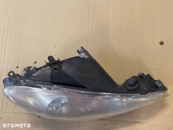 PEUGEOT 206 LAMPA PRZÓD PRAWA LIFT EUROPA 085501145R - 2