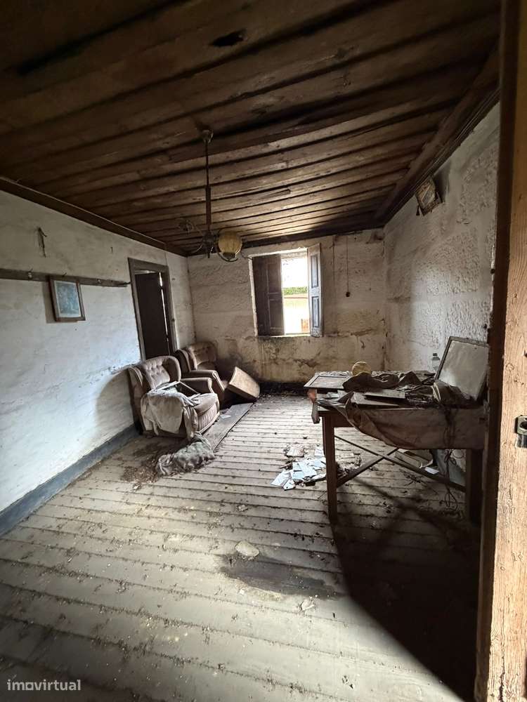 Casa Antiga / Ruína para Restaurar-6