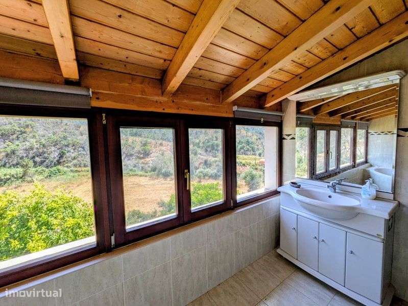 Retiro na natureza com terraço e vista - Grande imagem: 4/12