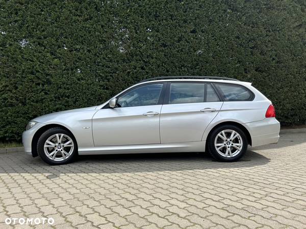 BMW Seria 3 320d DPF Touring - 2