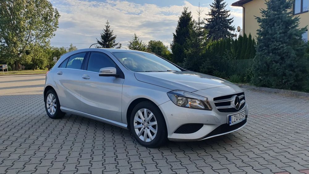 Mercedes-Benz A W176 (2012-) 180 7G-DCT Urban 2013