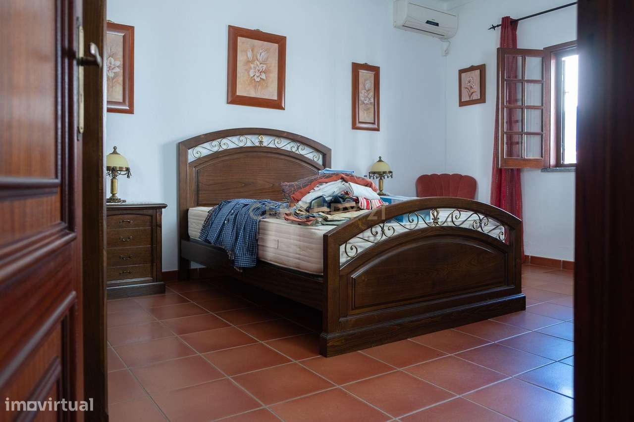 Moradia T3 com espaço exterior situada junto ao Cento de Saúde de Mour-21