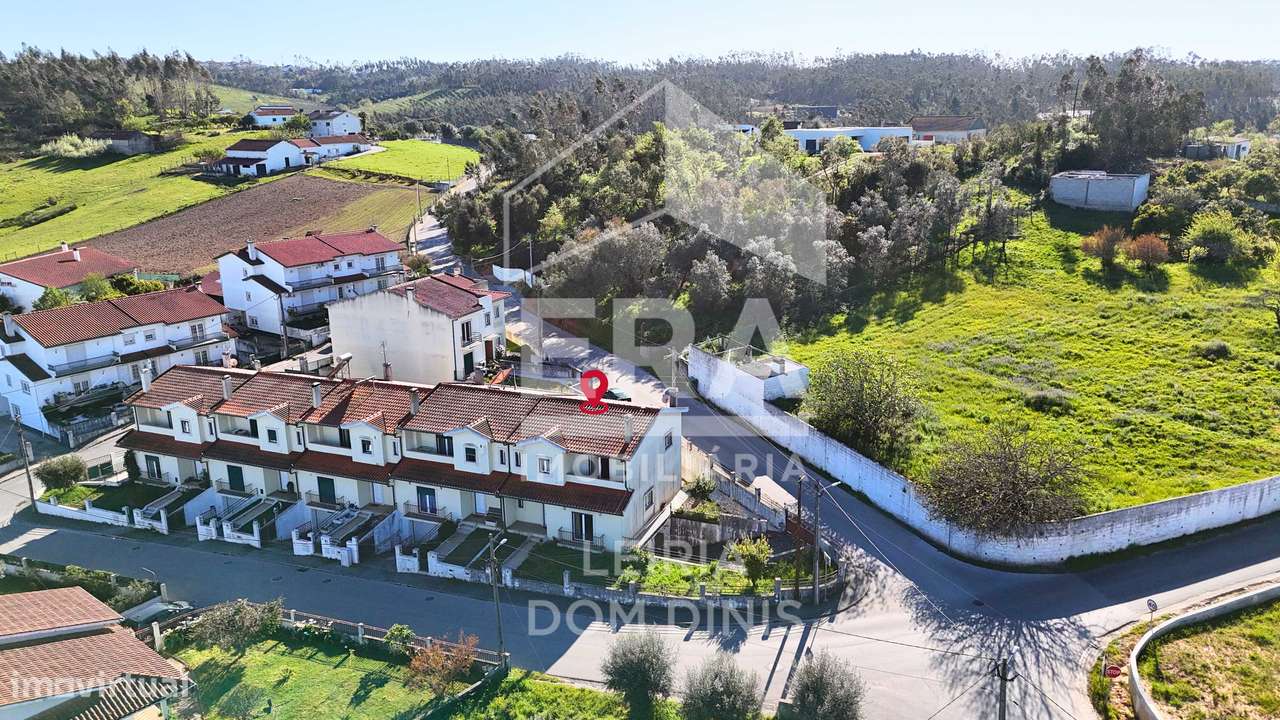 Moradia T4 localizada na zona de Lourais, Leiria-30