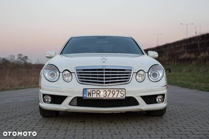 Mercedes-Benz Klasa E 63 AMG - 18