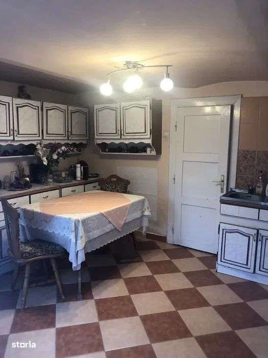 Semicentral - Vanzare casa, curte comuna - Str. Stefan Cel Mare - Imagine principală: 2/5