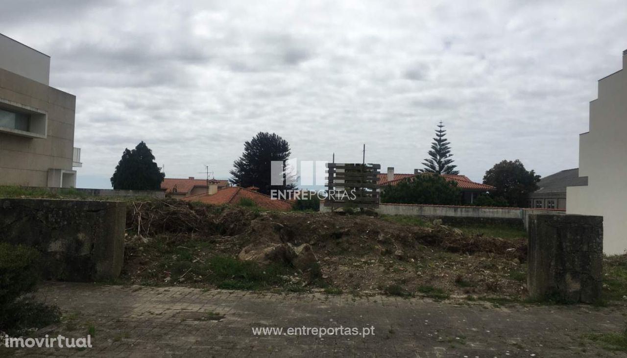 Venda de lote para construção com 249m², Areosa, Viana do Castelo