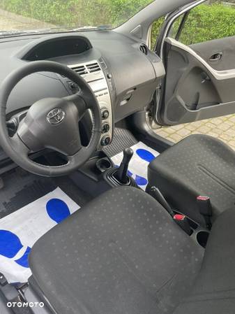 Toyota Yaris 1.3 Sol - 11